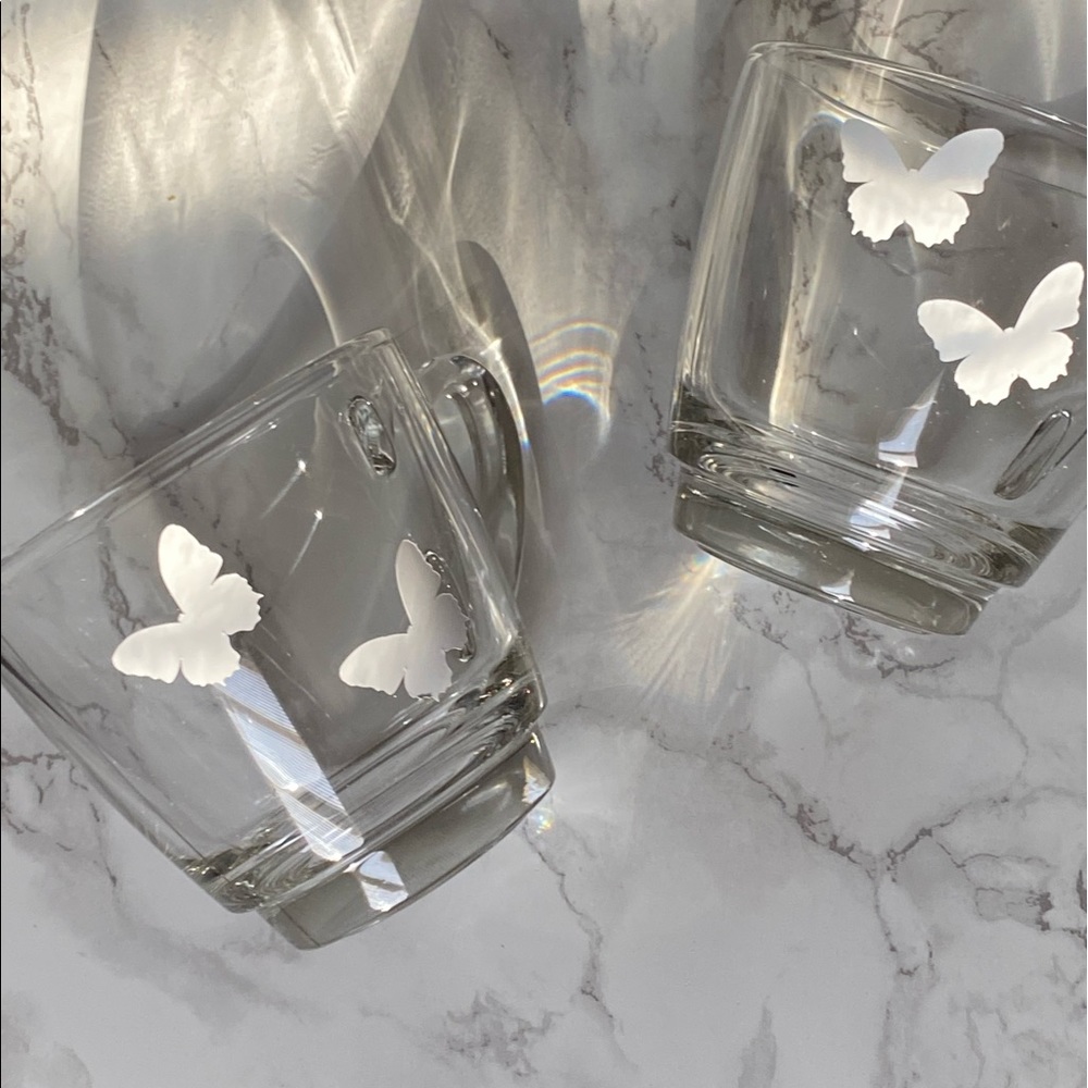 Butterfly design 8.5 oz sleek cup set. New !